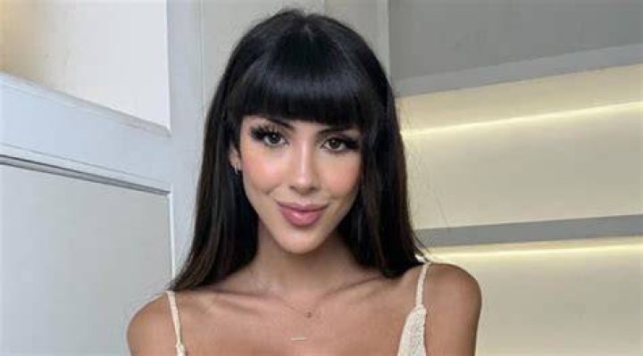 Adorable Jasmine Llamas: Pictures & Facts