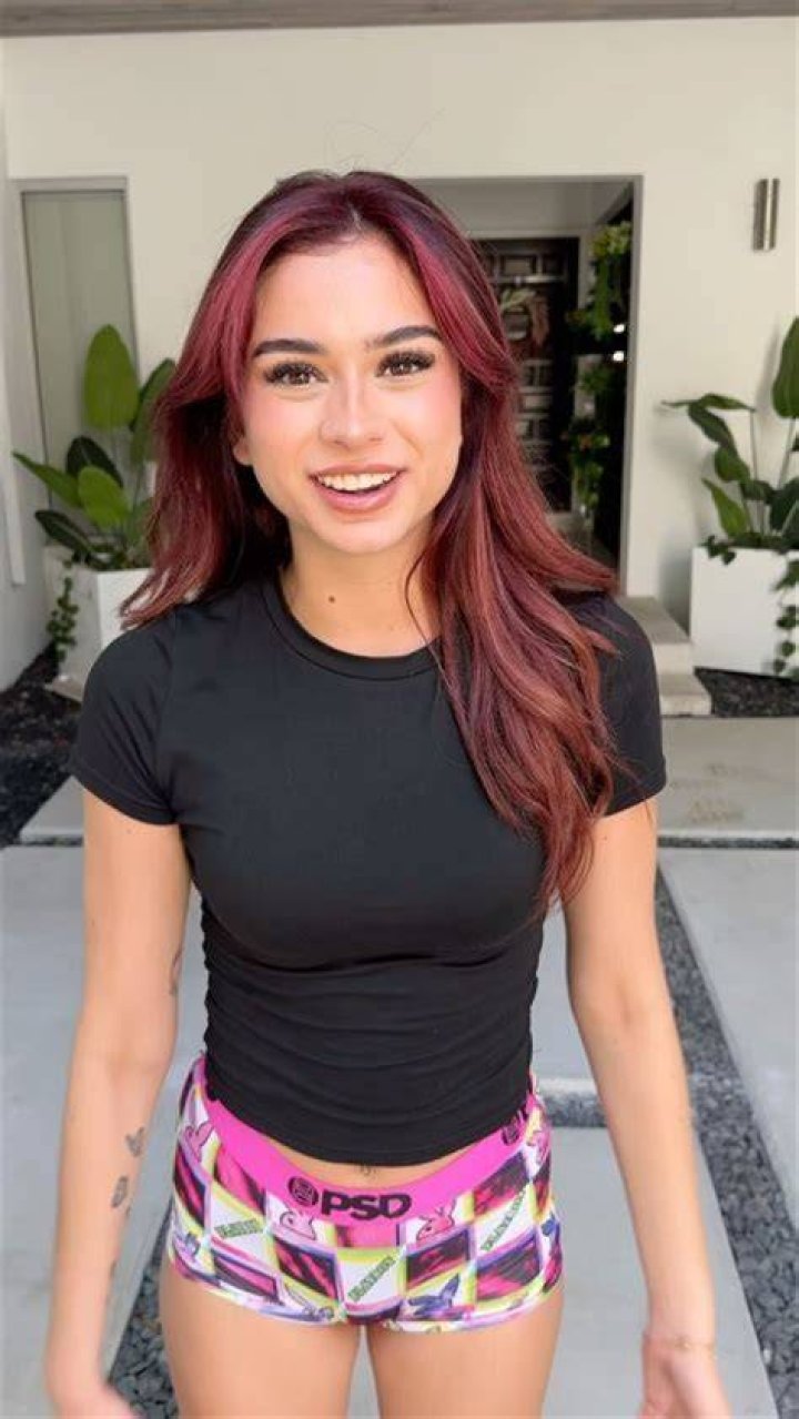 Andie Ellia: A Rising Star in the Music Industry