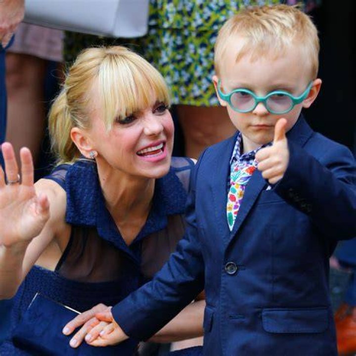 Anna Faris' Son Disability: A Comprehensive Insight into Her Son's Condition