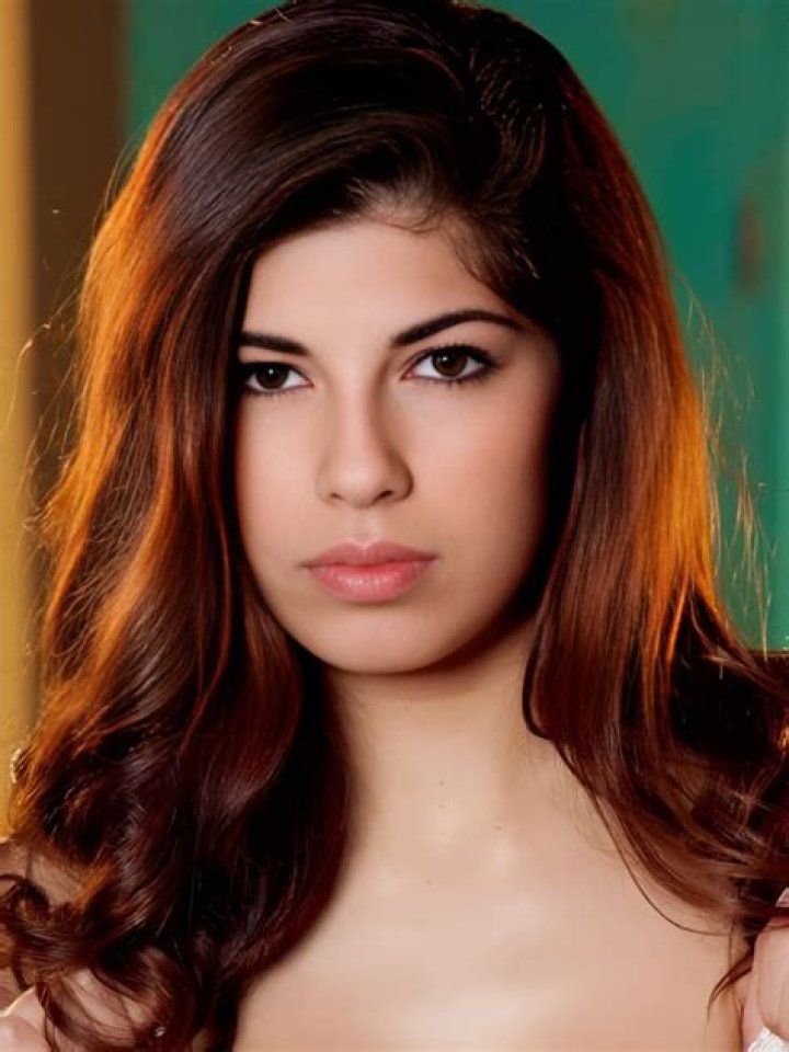 Ava Taylor: The Rising Star in the Entertainment Industry