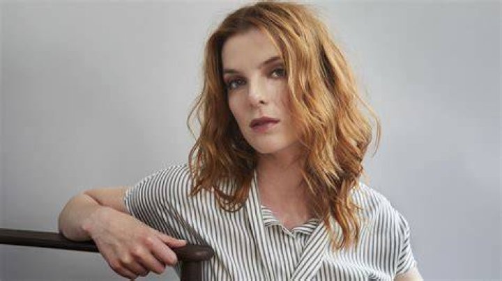 Betty Gilpin Bio: A Comprehensive Look Into the Life and Career of the Talented Actress