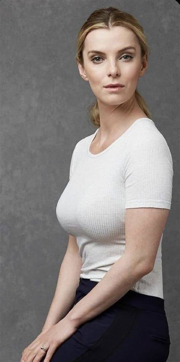Betty Gilpin Relationships: An In-Depth Look at Her Personal Life and Connections