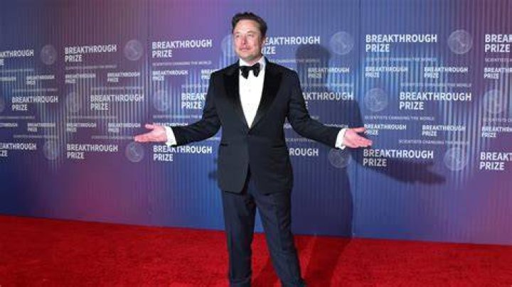 How Tall Is Elon Musk? Discover the Facts Behind the Tech Titan's Height