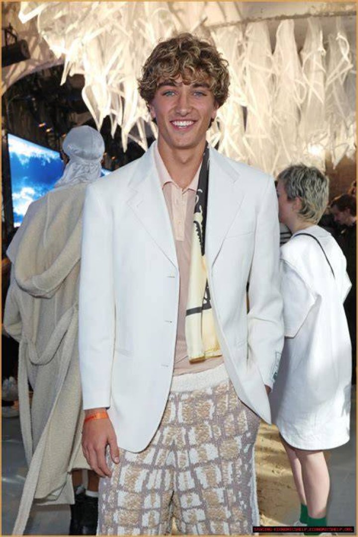 Huck Kwonf: A Rising Star in the Entertainment Industry