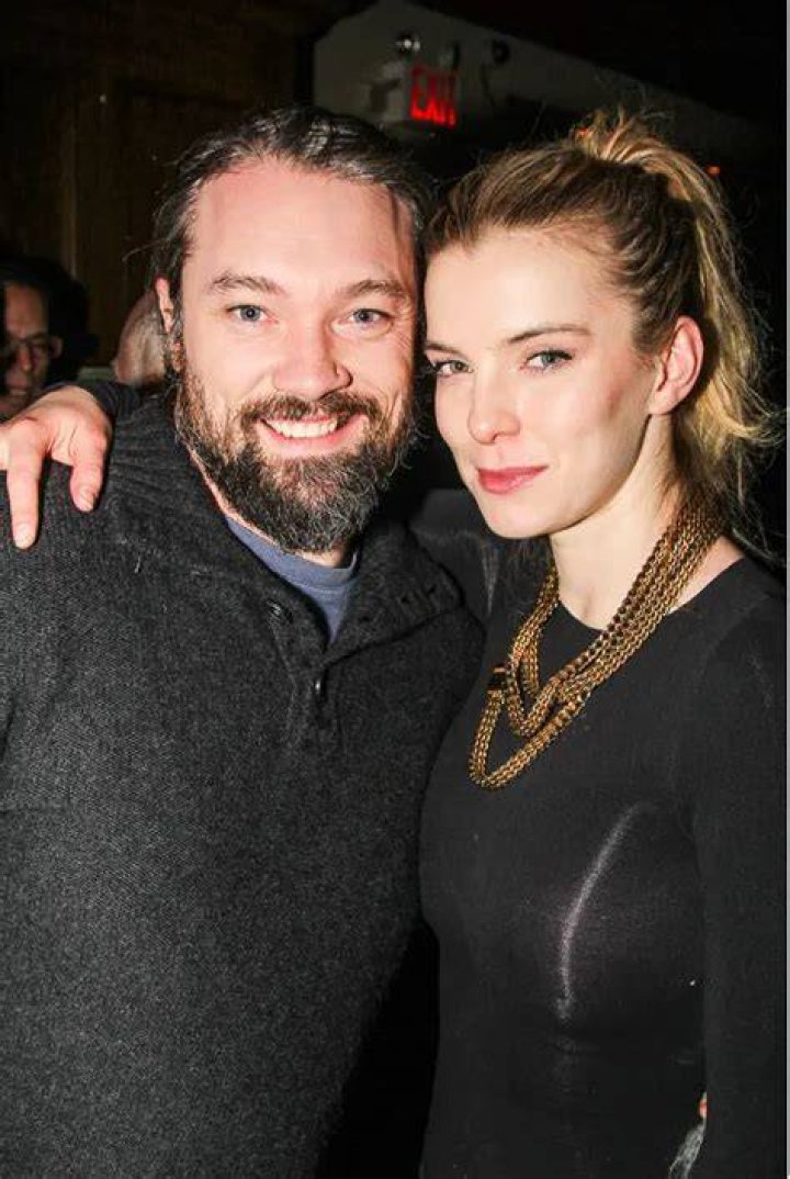 Is Betty Gilpin Married? A Comprehensive Look at Her Personal Life and Career