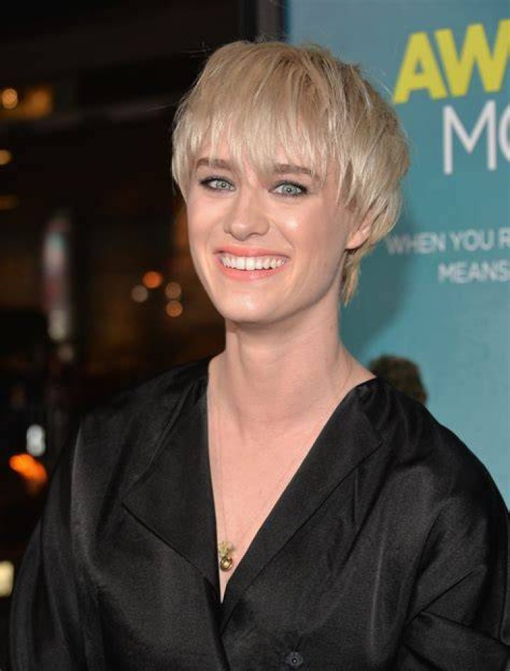 Mackenzie Davis Couple: A Comprehensive Look at the Actress's Love Life